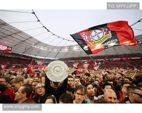 友谊赛阿森纳小胜莱比锡红牌事件引发全场热议与争议分析