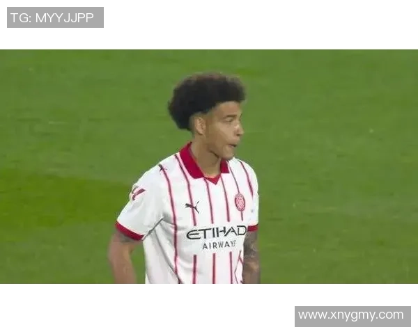 西甲激战：那不勒斯险胜曼联红牌事件引发全场热议与战术分析