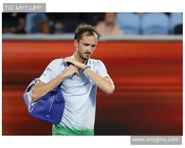 德甲惊天逆转里昂上演帽子戏法击败曼联引发全场狂欢