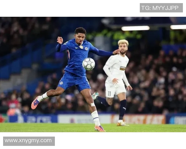 世界杯精彩对决那不勒斯绝杀切尔西争议判罚引发全场热议